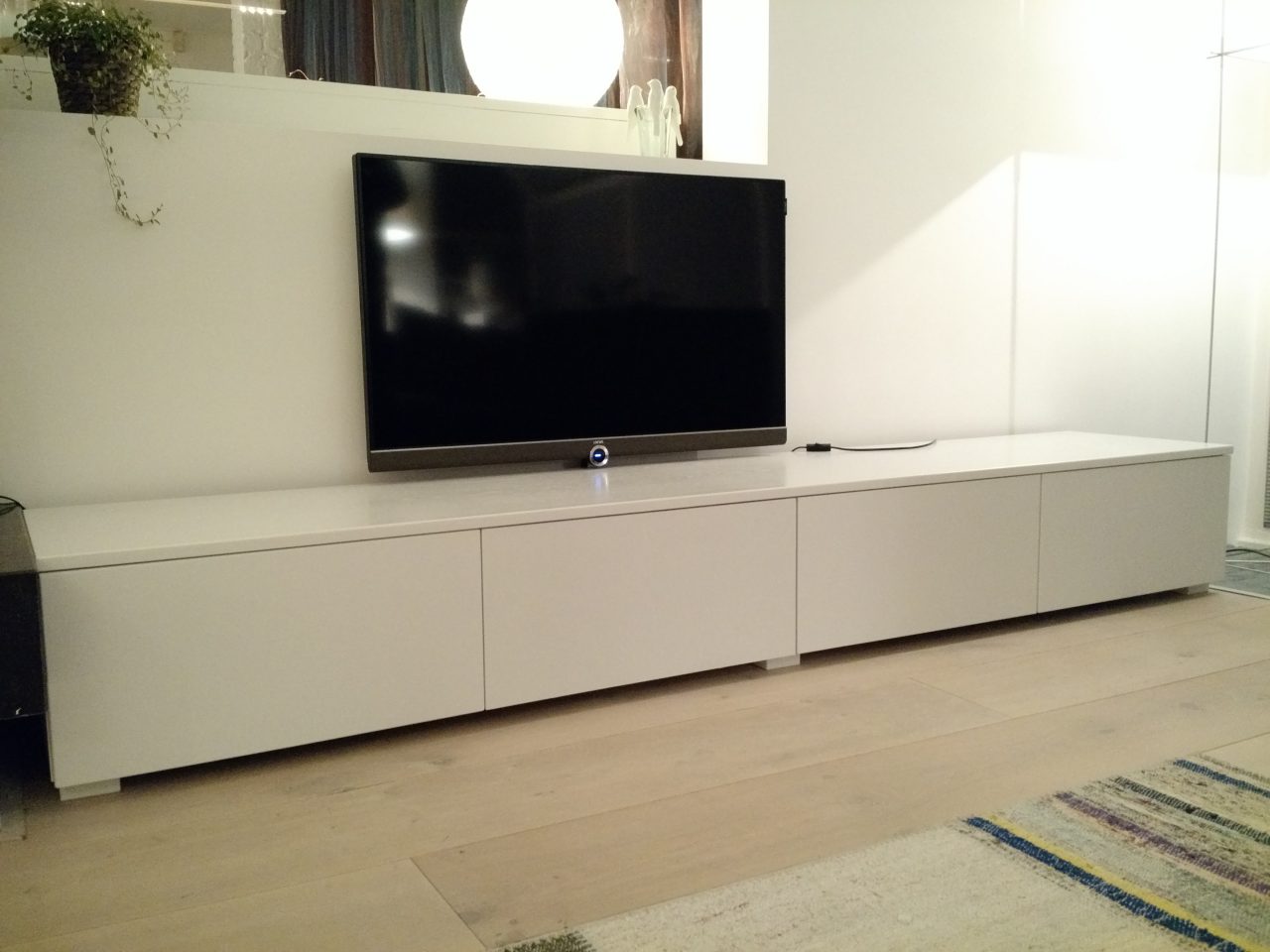 Witte tv meubel, op maat gemaakt.