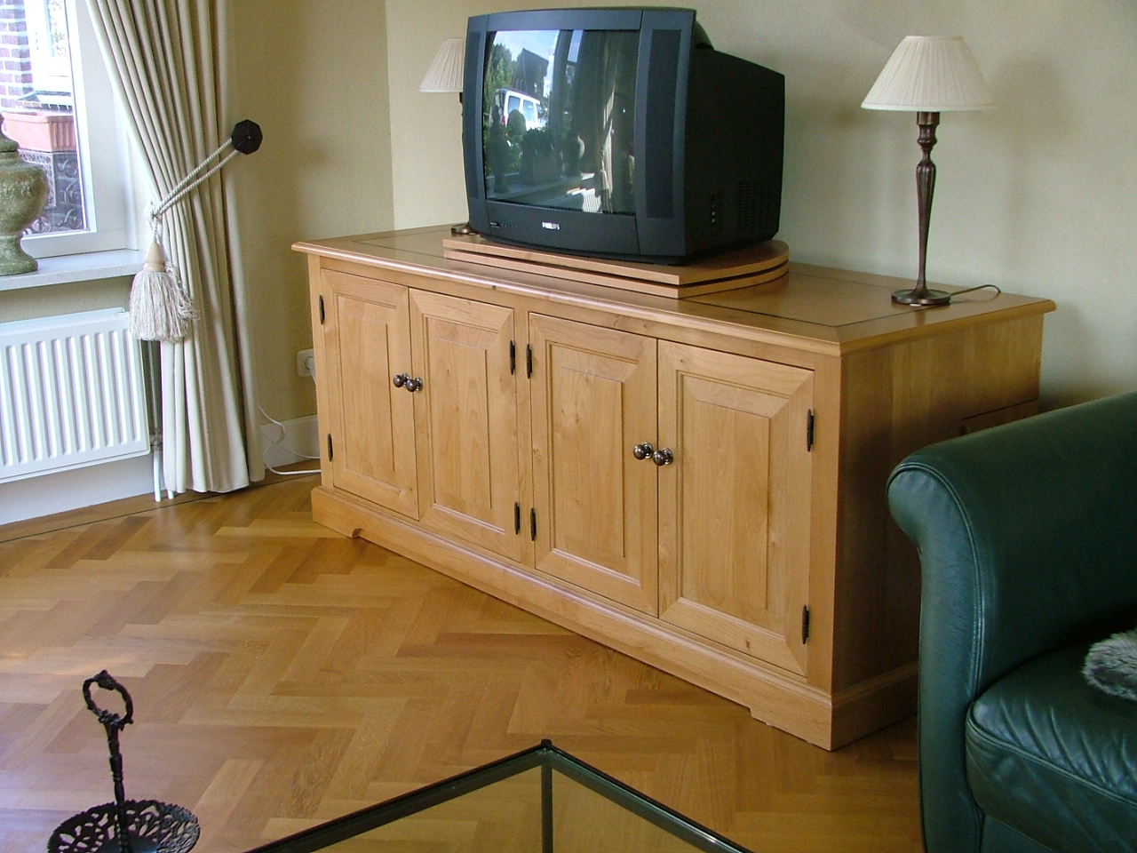 Audio video dressoir Red Alder maatwerk draaiplateau